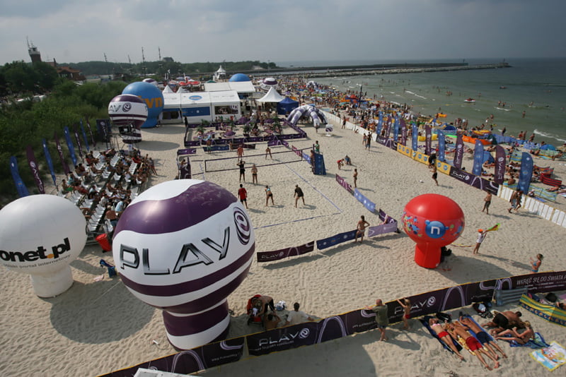 Impreza "Projekt Plaża" Play na plaży. Vavatech użył dedykowanego systemu bluAir do wysyłania aplikacji mobilnych (gier Java).